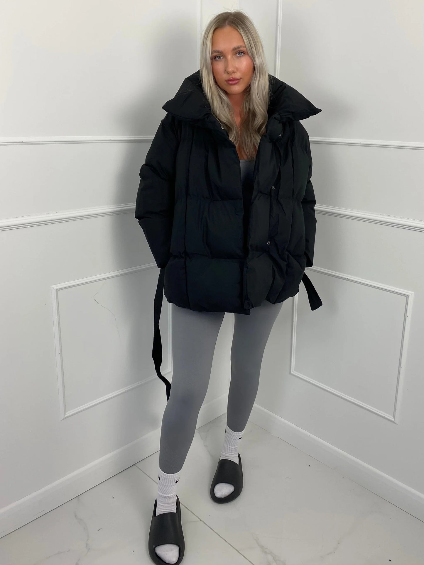 Elina | Chaqueta corta acolchada con cinturón