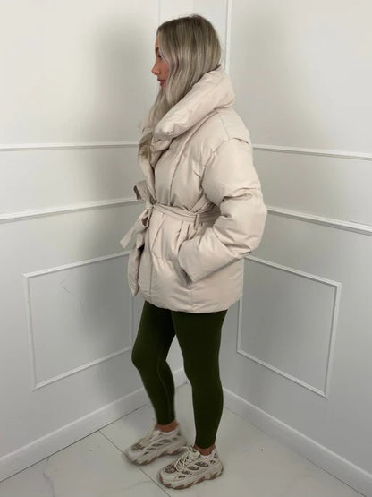 Elina | Chaqueta corta acolchada con cinturón